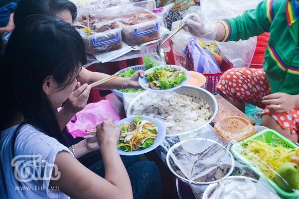 Đã mắt ngon miệng với ‘thiên đường ăn vặt” giá siêu rẻ ở Đà Nẵng