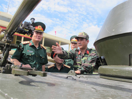 Cận cảnh súng chống tăng SPG-9 lắp đặt trên xe M113.