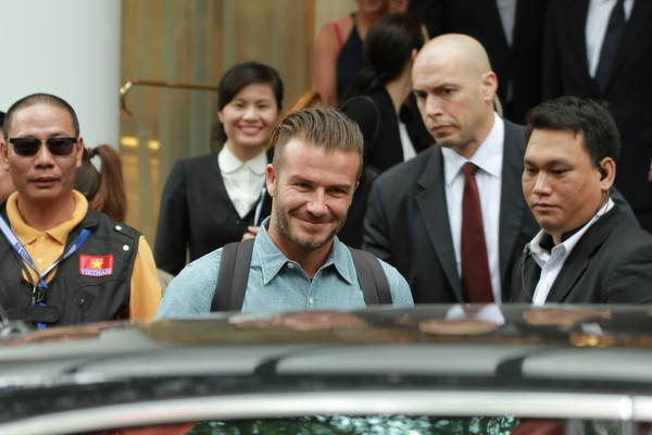 Beckham ăn mặc đơn giản nhưng vẫn cực cuốn hút khi rời Hà Nội vào TP.HCM 3