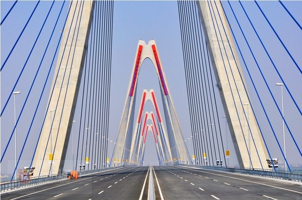 Cận cảnh cầu Nhật Tân - cây cầu dây văng dài nhất Việt Nam trước ngày thông xe 3