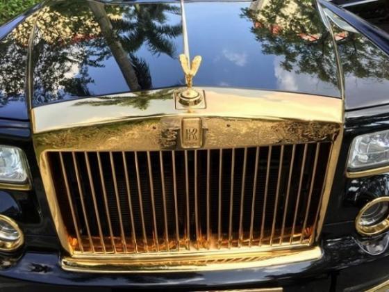 Đại gia bí ẩn sở hữu Iphone và Rolls Royce mạ vàng - Ảnh 3