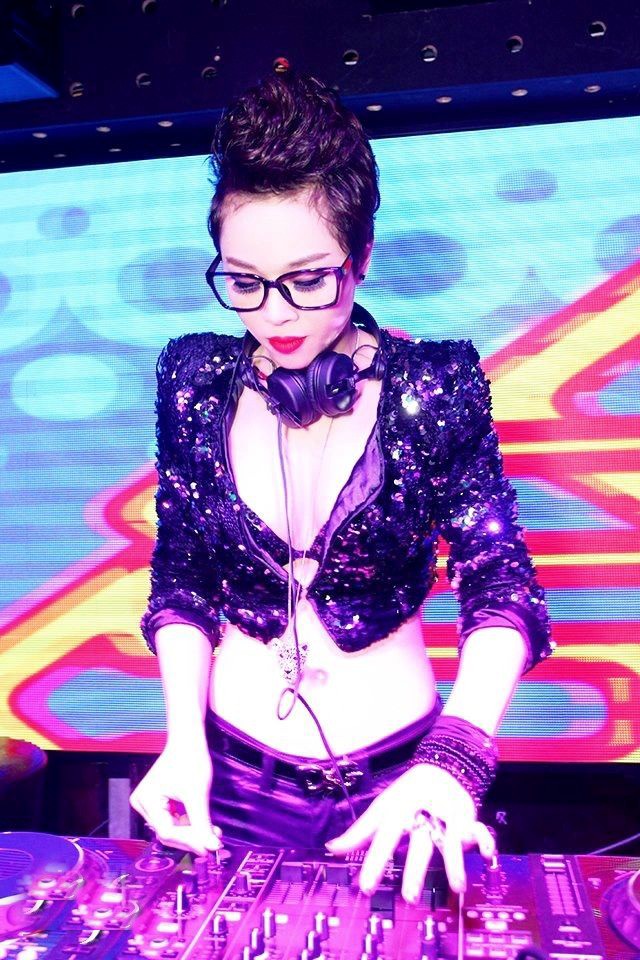 Trang phục diễn nóng bỏng của các DJ sexy nhất Vbiz - Ảnh 3