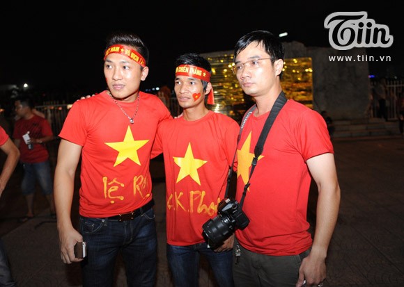 Lệ Rơi hào hứng đi cổ vũ đội tuyển U19 Việt Nam