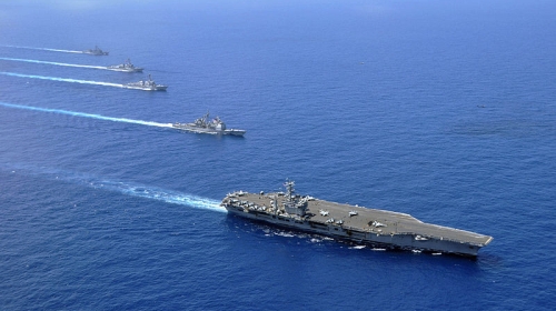 Tàu Hải quân Mỹ hoạt động trên biển Hoa Đông (Ảnh AP)