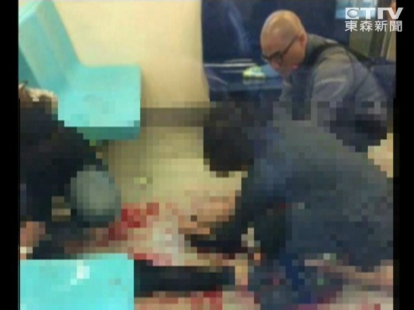 Hiện trường vụ tấn công bằng dao kinh hoàng khiến 4 người chết trên tàu điện ngầm Đài Loan 3