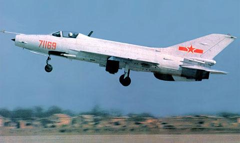 Không quân Trung Quốc vẫn còn trên dưới 800 “ông lão” giống như J-7