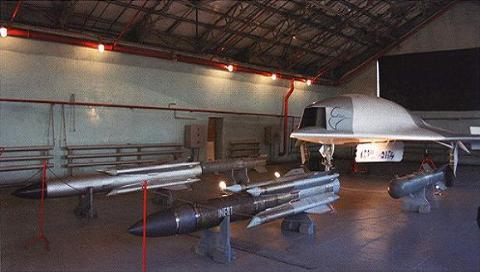 Máy bay tấn công không người lái Skat của Nga được trang bị tên lửa Kh-31 và bom KAB-500