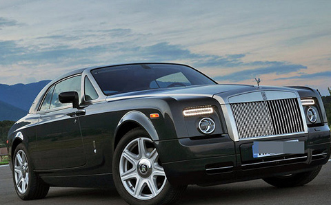 Gia đình chồng Hà Tăng sở hữu 3 xe Rolls-Royce phiên bản khác nhau, một chiếc Bentley và thêm một chiếc thuộc dòng SUV hạng sang