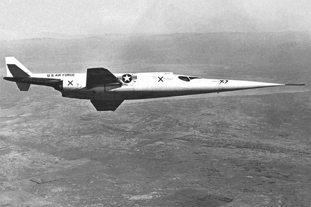 Douglas X-3 Stiletto là một loại máy bay phản lực thử nghiệm của Hoa Kỳ trong thập niên 1950, do Douglas Aircraft chế tạo. Đây là chiếc máy bay đầu tiên được sử dụng một cách rộng rãi công nghệ titan. Hình dạng đôi cánh của nó sau này đã được sử dụng trên chiếc F-104 Starfighter.