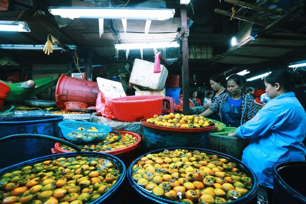Ngắm một Hà Nội rất đẹp qua chùm ảnh ở những khu chợ nổi tiếng! 30
