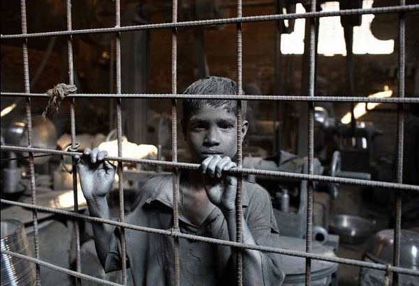 Những hình ảnh rơi nước mắt về cuộc sống của trẻ em nghèo đói   120421kpkid03a d56e44