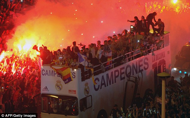 Lễ diễu hành cực kỳ hoành tráng của Real Madrid