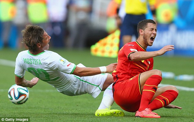 Hazard và đồng đội gặp rất nhiều khó khăn trước Algeria