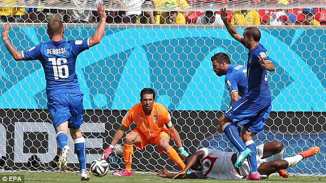 Tình huống Costa Rica bị trọng tài cướp penalty