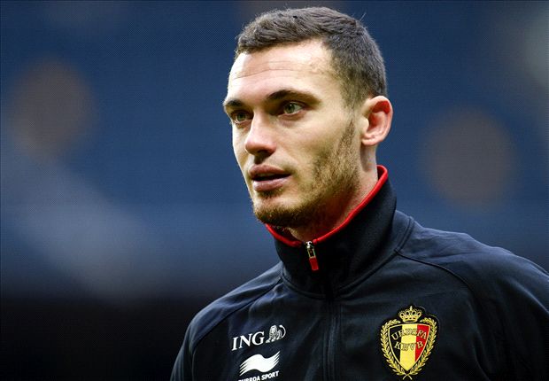 Vermaelen vẫn chưa được Arsenal chấp thuận cho về Man United