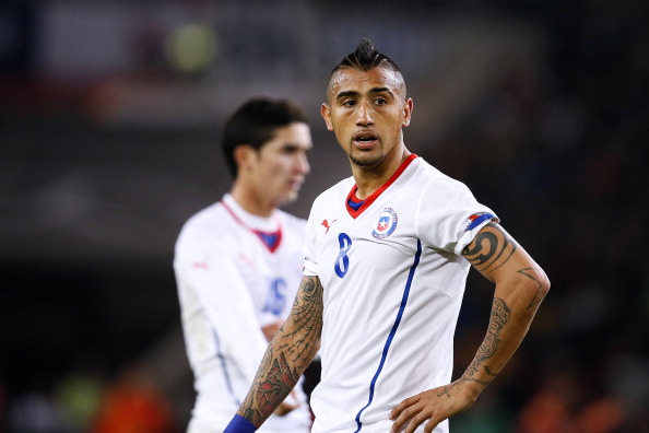 Vidal phẫu thuật sụn đầu gối từ trước VCK World Cup 2014 và trên đất Brazil anh chỉ là cái bóng mờ của chính mình