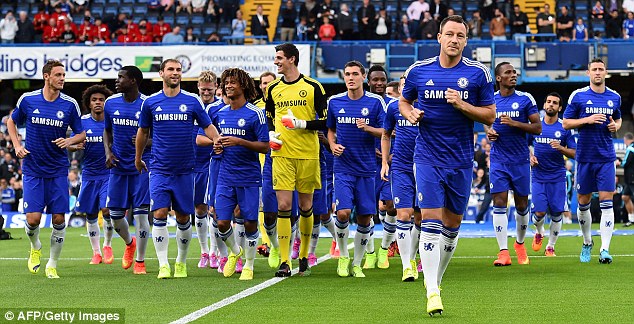 Drogba hòa vào dàn sao Chelsea để chào khán giả trên sân Stamford Bridge