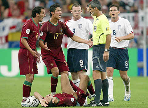 Ronaldo khiến Rooney bị đuổi tại WC 2006