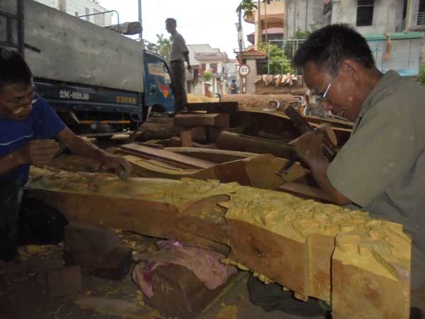 nhà-gỗ, nhà-sàn, đại-gia, chịu-chơi, tâm-linh, đầu-tư, truyền-thống, nghệ-nhân, quê-nhà. thạch-thất, canh-nậu, hương-ngải