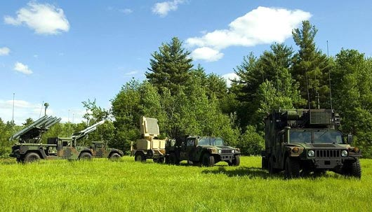 Thành phần của ZRK SLAMRAAM bao gồm: Radar phát hiện mục tiêu; Trạm điều khiển hỏa lực; Bệ phóng với các tên lửa phòng không có điều khiển AIM-120 (ARAAM). Radar của ZRK SLAMRAAM là radar đa năng AN/MPQ-64, được đặc biệt chế tạo cho Lục quân Hoa Kỳ trên cơ sở radar AN/TPQ-36A. 