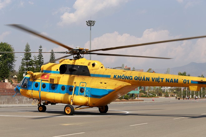 Chiếc trực thăng Mi-171 số hiệu 01 đáp xuống Lai Châu