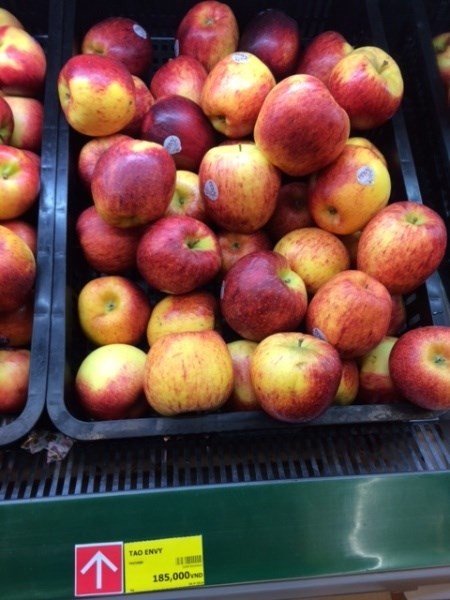 Trong khi đó, táo Envy ở siêu thị Lotte lại được bán giá 185.000 đồng/kg. 