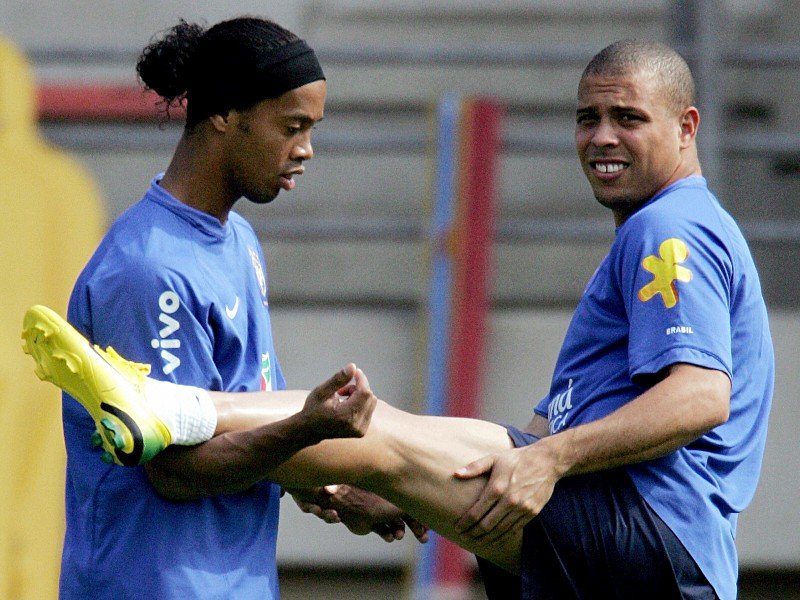 Ronaldo béo và Ronaldinho vẫu đã khiến Vân yêu Brazil