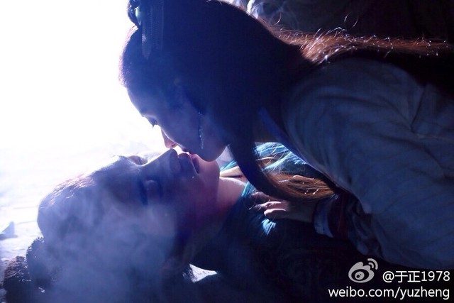 Nụ hôn giữa Mục Niệm Từ và Dương Khang khiến fan thỏa mãn.