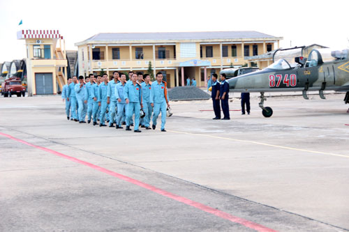 Mỗi ngành, mỗi khâu đều giữ vai trò nhất định trong công tác huấn luyện bay. Đối với ngành kỹ thuật, việc chuẩn bị tốt máy bay cũng như các phương tiện bảo đảm giữ vai trò quan trọng trong công tác bảo đảm an toàn bay.