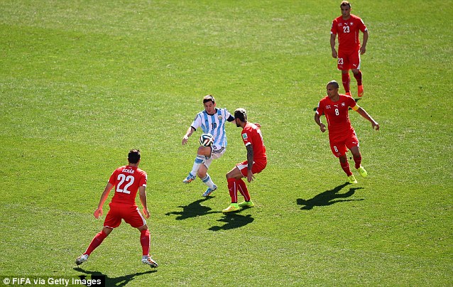 Messi bị Thụy Sĩ phong tỏa thành công