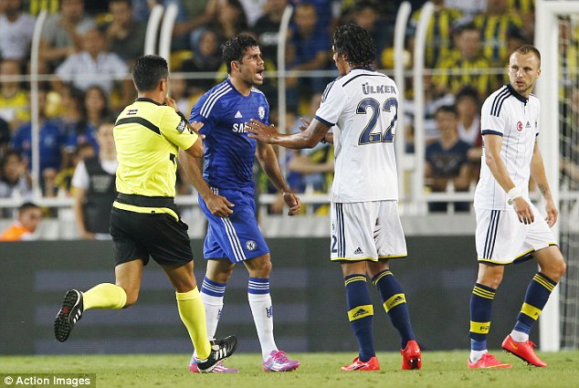 Pha phạm lỗi suýt khiến Diego Costa chấn thương nặng