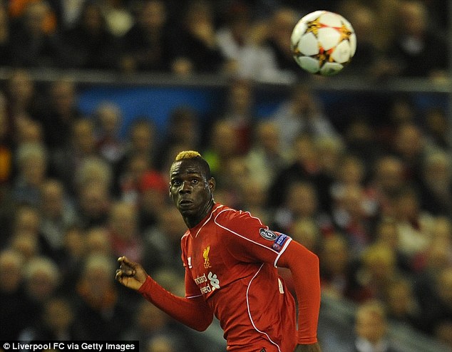 Balotelli đang chơi không tốt ở Liverpool nhưng liên tục bày trò