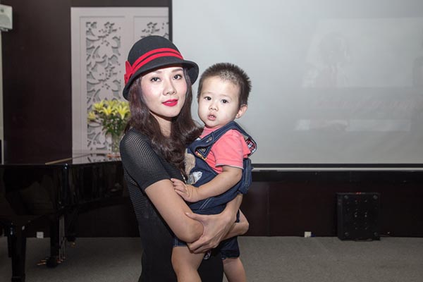 Lần xuất hiện này, Dương Yến Ngọc còn đưa cả con trai hơn 1 tuổi của mình đi tham gia sự kiện.