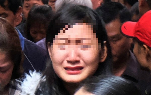 Bạn gái DJ trẻ tử nạn trong vụ “xe điên” ở Hà Nội khóc ngất trong đám tang 5