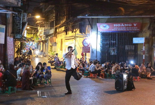 Cuộc sống mưu sinh lề đường của “Thánh quẩy” gây sốt Vietnams Got Talent 5
