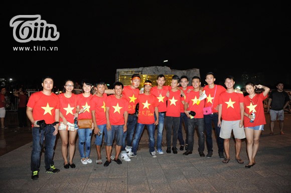 Lệ Rơi hào hứng đi cổ vũ đội tuyển U19 Việt Nam
