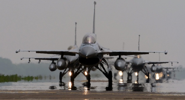 Máy bay chiến đấu KF-16 của Không quân Hàn Quốc tham gia tập trận tại căn cứ không quân ở thành phố Seosan.