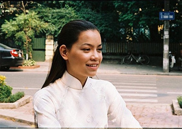 Năm 2005, khi đóng bộ phim Chiến dịch trái tim bên phải, gương mặt bà xã Cường Đô La đầy đặn hơn cùng với làn da không hề trắng sứ như hiện tại.