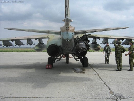 Su-25 của Nga bị tên lửa Gruzia bắn nát 1 động cơ nhưng vẫn bay về an toàn