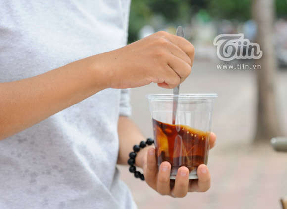 Cà phê dạo giá bèo hút dân văn phòng Hà Nội