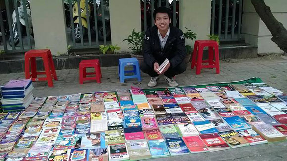 Chàng trai 9X và dự án đọc sách miễn phí trên đường phố