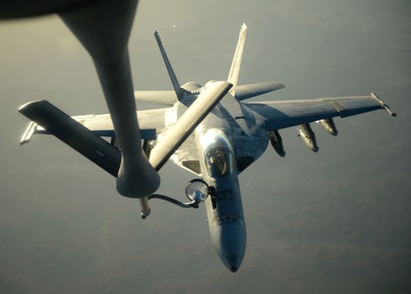 F/A-18 Hornet có thể mang theo một loạt vũ khí hàng khủng gồm các tên lửa không đối không, không đối đất, tên lửa đối hạm, tên lửa hành trình...