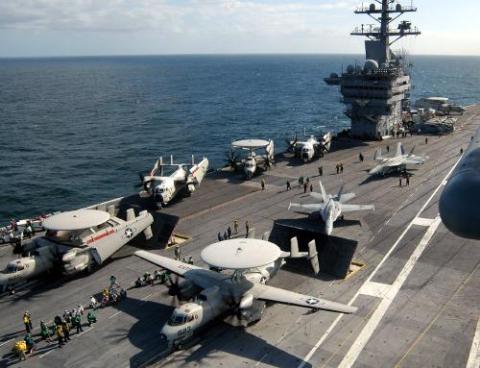 Trung Quốc hiện đang thiếu một máy bay cảnh báo sớm trên hạm như E-2C-Hawkeye của Mỹ
