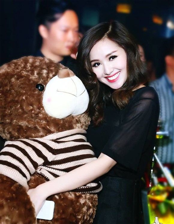 Vẻ đẹp mong manh của tiểu thư T&acirc;m T&iacute;t.