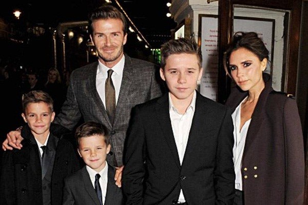Giám đốc Burbbery ngạc nhiên về mức thù lao tiền tỷ của con trai Beckham 6