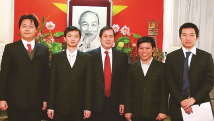 Thạc sỹ Nguyễn Minh Triết, 23 tuổi, thủ lĩnh của hơn 7.500 du học sinh Việt Nam tại Anh - Tiền Phong