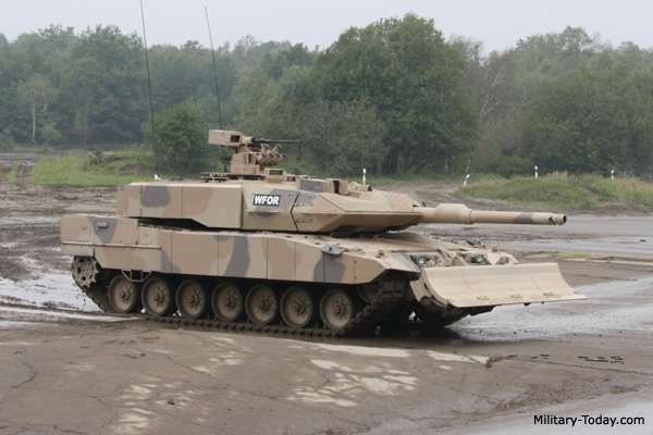 Leopard 2A7 với lưỡi ủi