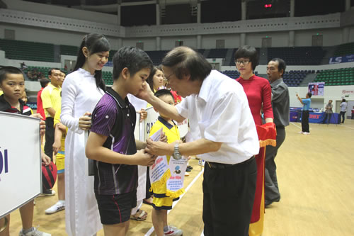 Ông Vũ Quang Vinh trong một giải đấu trẻ