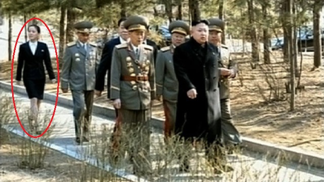 Kim Yo Jong cùng các tướng lĩnh trong một lần tháp tùng Kim Jong Un đi thị sát.