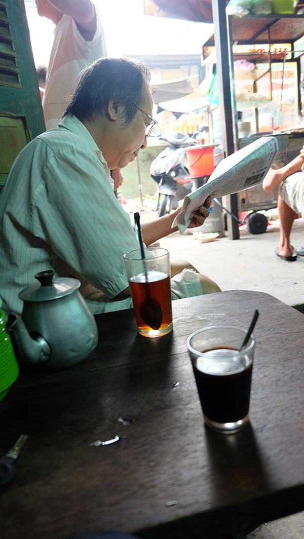Cà phê vợt cực ngon, giá chỉ 4.000 đồng/ly hút khách ở Sài Gòn 7